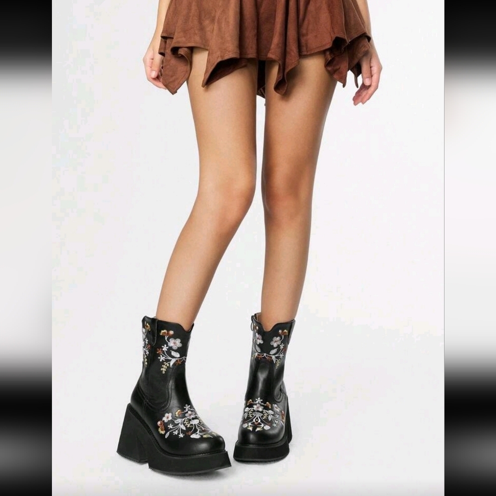 BRAND NEW ** Boho Embroidered Black Ankle Boots